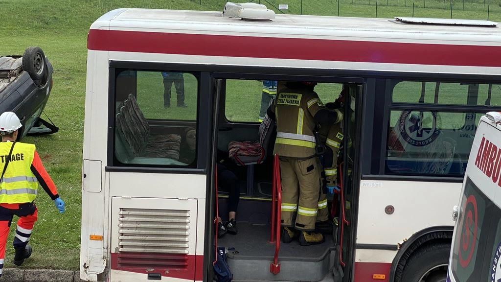 Wypadek Szkolnego Autokaru Wielu Rannych Uczni W Na Szcz Cie To