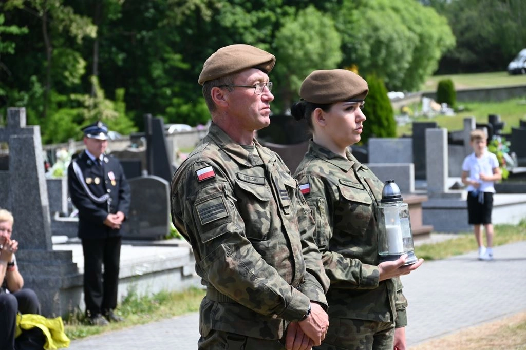 W Bąkowej Górze upamiętniono zamordowanych żołnierzy KWP Radomsko24 pl