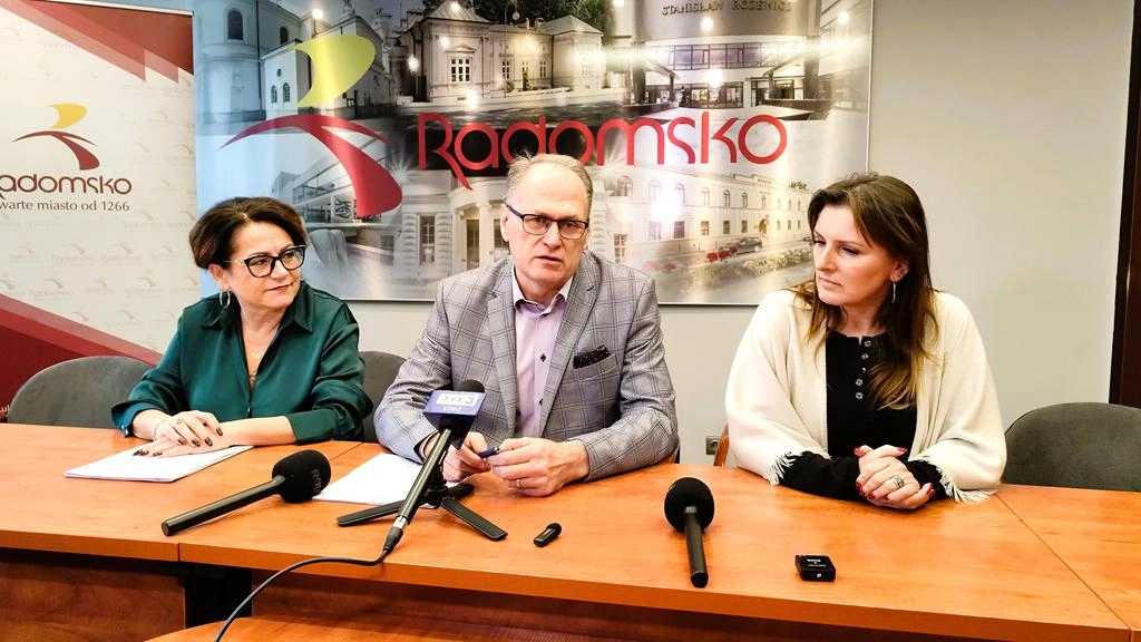 [WIDEO] Dodatkowe pieniądze do systemu, podwyżki opłat za śmieci, paraliż gospodarki odpadami? A może zaskarżenie działań Rady Miejskiej? Albo prokurator?