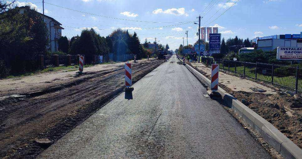 Potwierdziły się zgłoszenia mieszkańców ul. Narutowicza w Radomsku. Wicestarosta nie wyklucza nałożenia kar finansowych