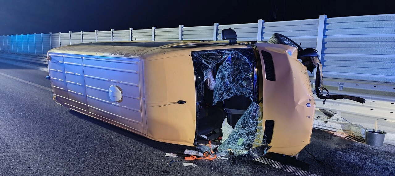 Tragiczny wypadek na A1. Nie żyje 68-letni pasażer