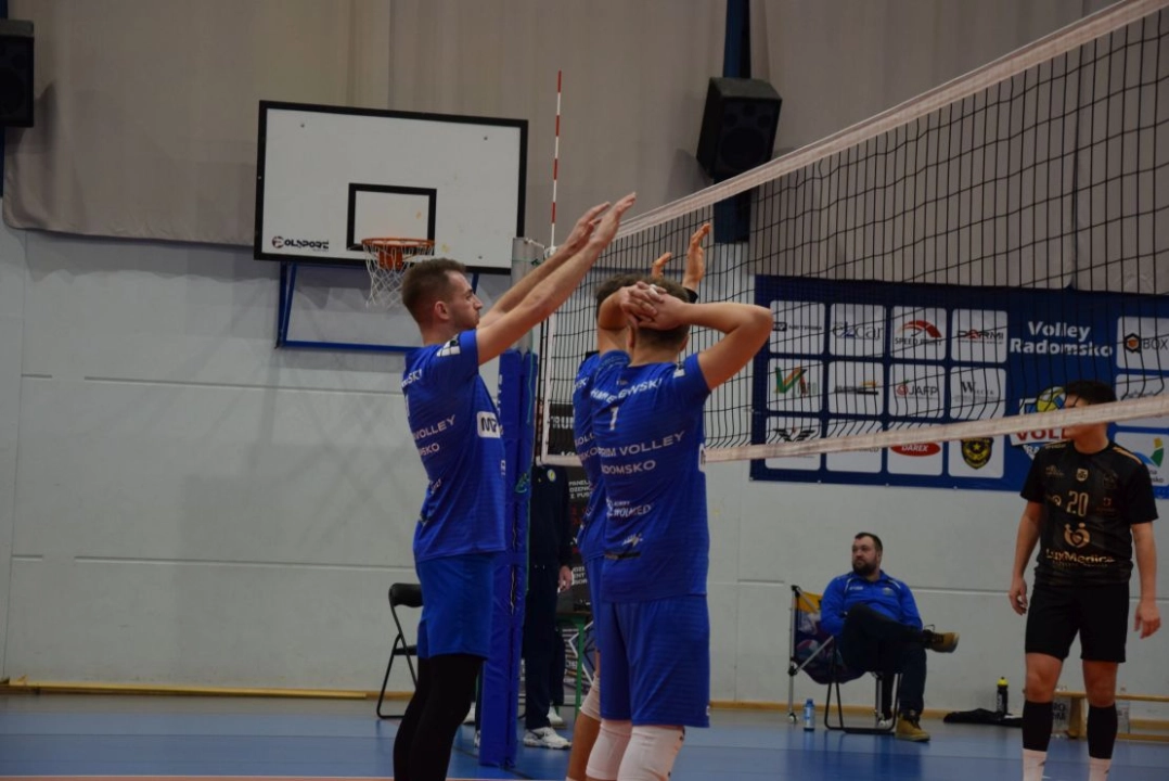 Sztab trenerski i zawodnicy METPRIM Volley Radomsko na II ligowy sezon