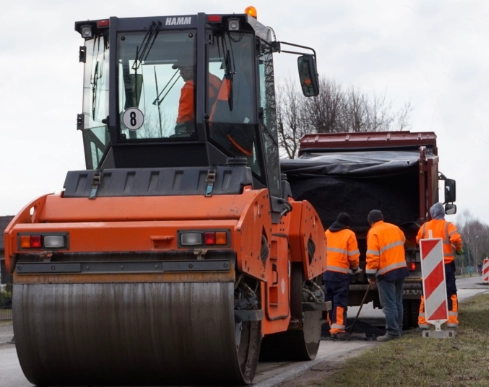 Dwie firmy będą wykonywać cząstkowe remonty dróg powiatowych