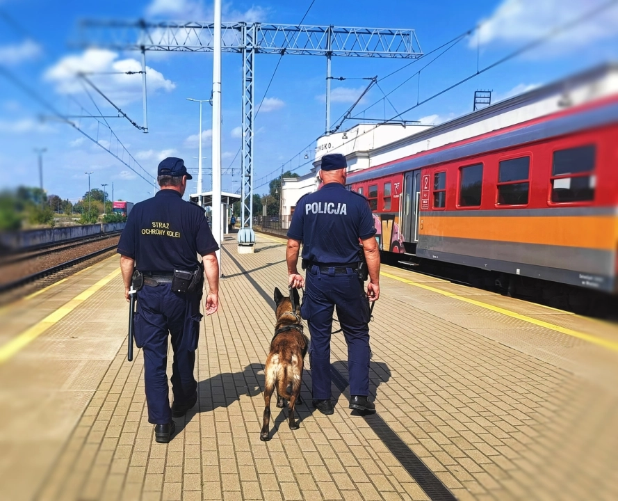 Wspólne patrole policji i SOK na dworcu w Radomsku