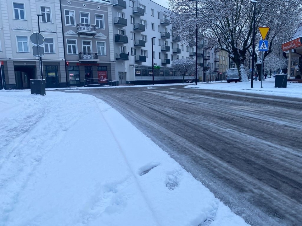 Policjanci apelują. Zachowajcie ostrożność na drogach i chodnikach