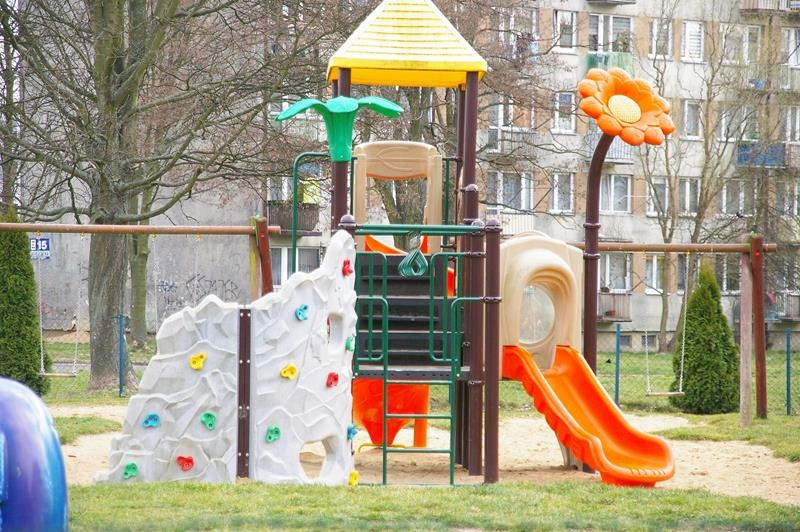 Park Świętojański oraz place zabaw zamknięte