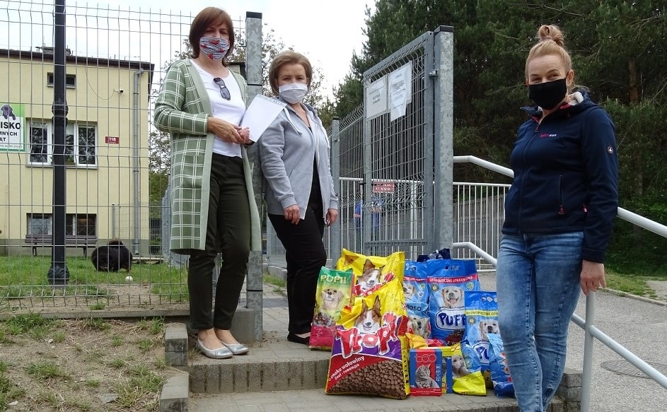 Społeczność szkoły w Szczepocicach wsparła schronisko dla bezdomnych zwierząt w Radomsku