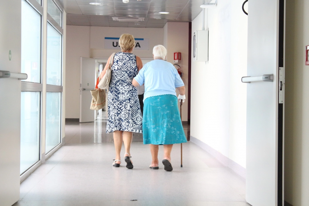 Wojewoda apeluje o szczególne traktowanie seniorów w placówkach medycznych