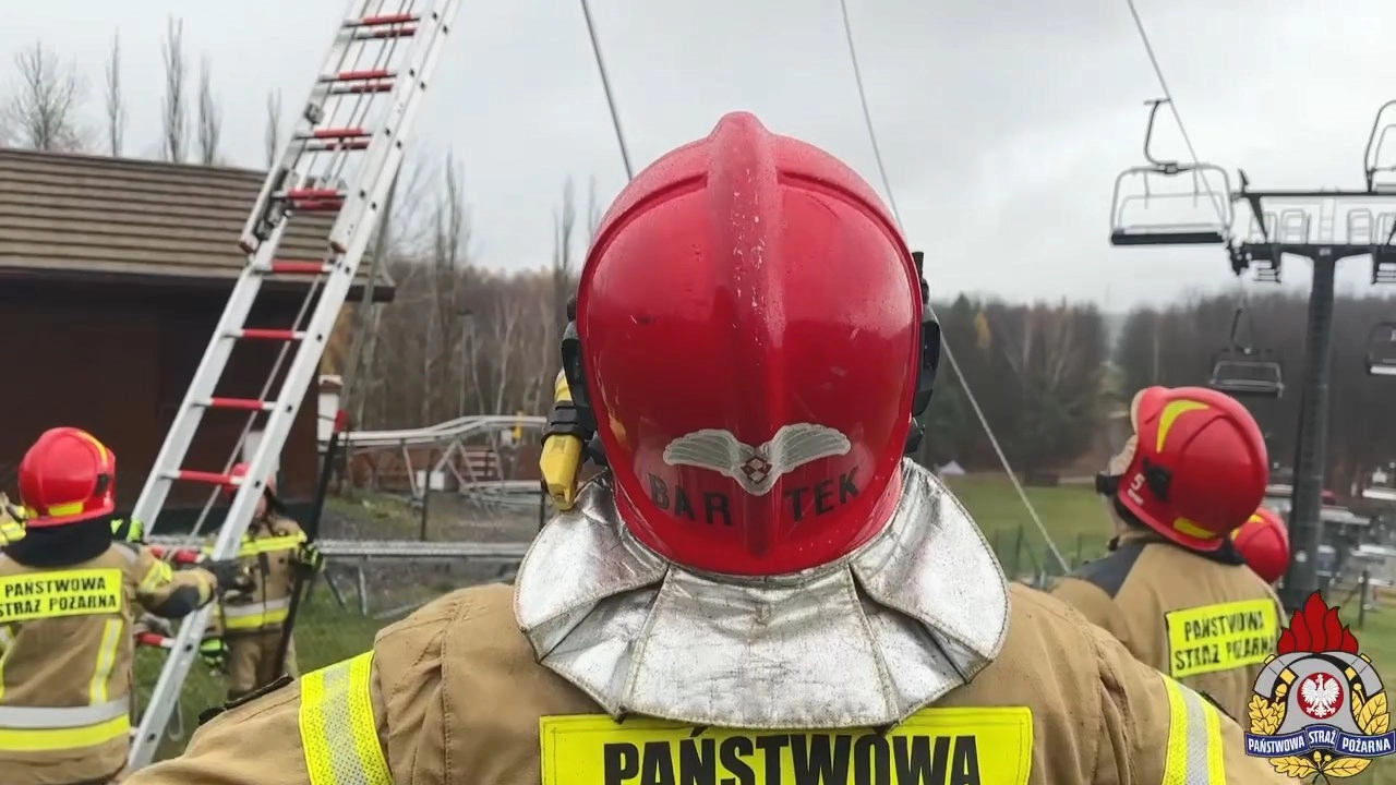 [WIDEO] Jak wygląda ewakuacja z kolejki linowej? Strażacy pokazali to w praktyce