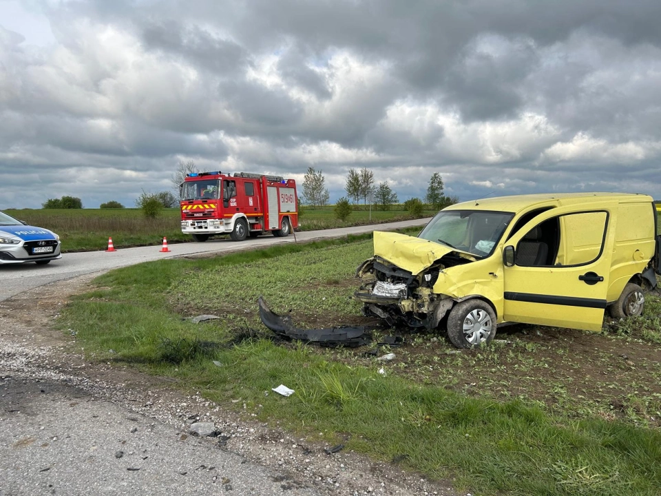 [WIDEO] Wypadek w gminie Masłowice. 42-letnia kobieta przewieziona do szpitala