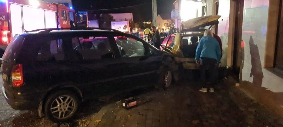 Pijany i bez uprawnień kierowca uszkodził 3 samochody
