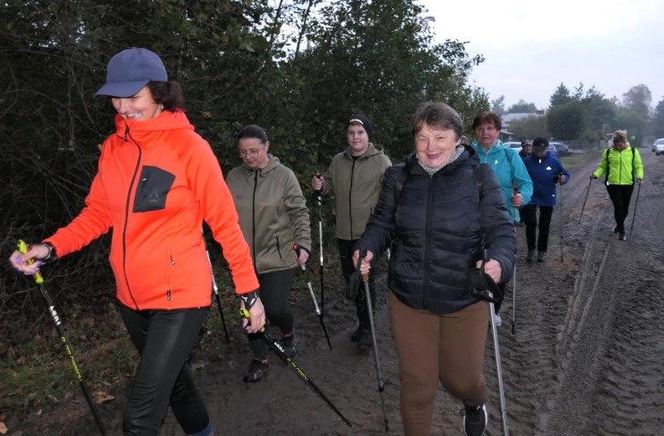 Spacery Nordic Walking zintegrowały mieszkańców południowo-zachodniej części gminy Radomsko