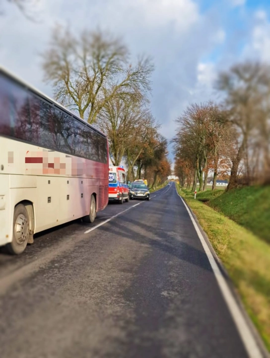 [WIDEO] Dwa samochody i autobus zderzyły się na DK42 w Zakrzewie