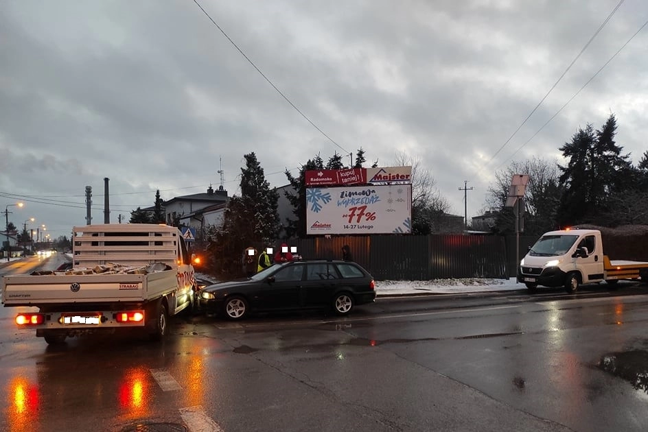 Zderzenie trzech aut na Sucharskiego i Poprzecznej w Radomsku