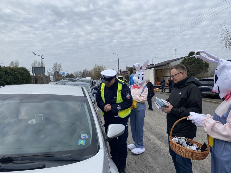 Świąteczny czas i większa czujność. Funkcjonariusze przypominali o bezpieczeństwie