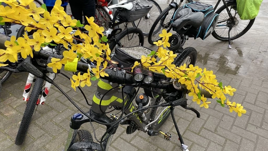 Kolorowy peleton na przywitanie wiosny