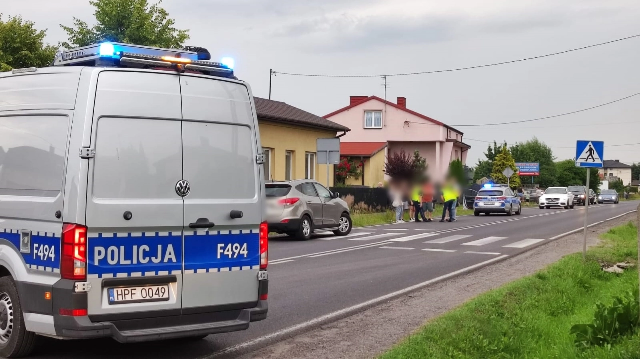 Dwoje 15-latków potrąconych na przejściu dla pieszych przy ul. Brzeźnickiej w Radomsku