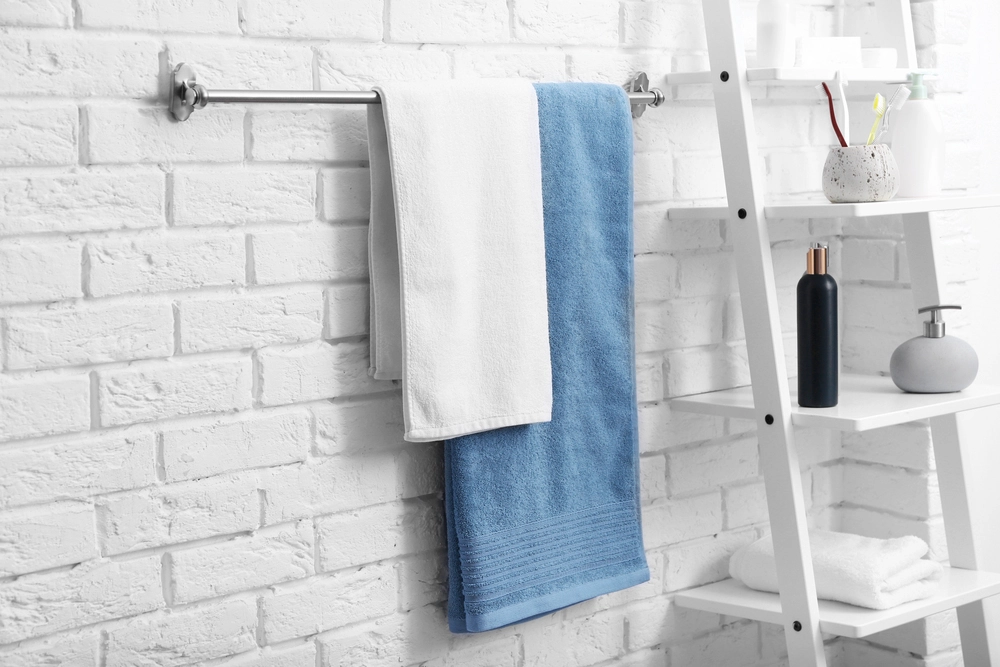 Jak małe detale odmieniają łazienkę: praktyczność i styl dzięki nowoczesnym wieszakom na ręczniki