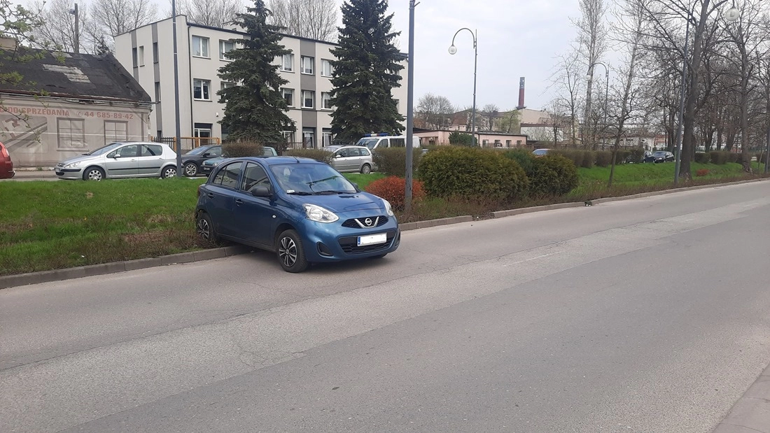 Niecodzienne parkowanie na Al. Jana Pawła II w Radomsku