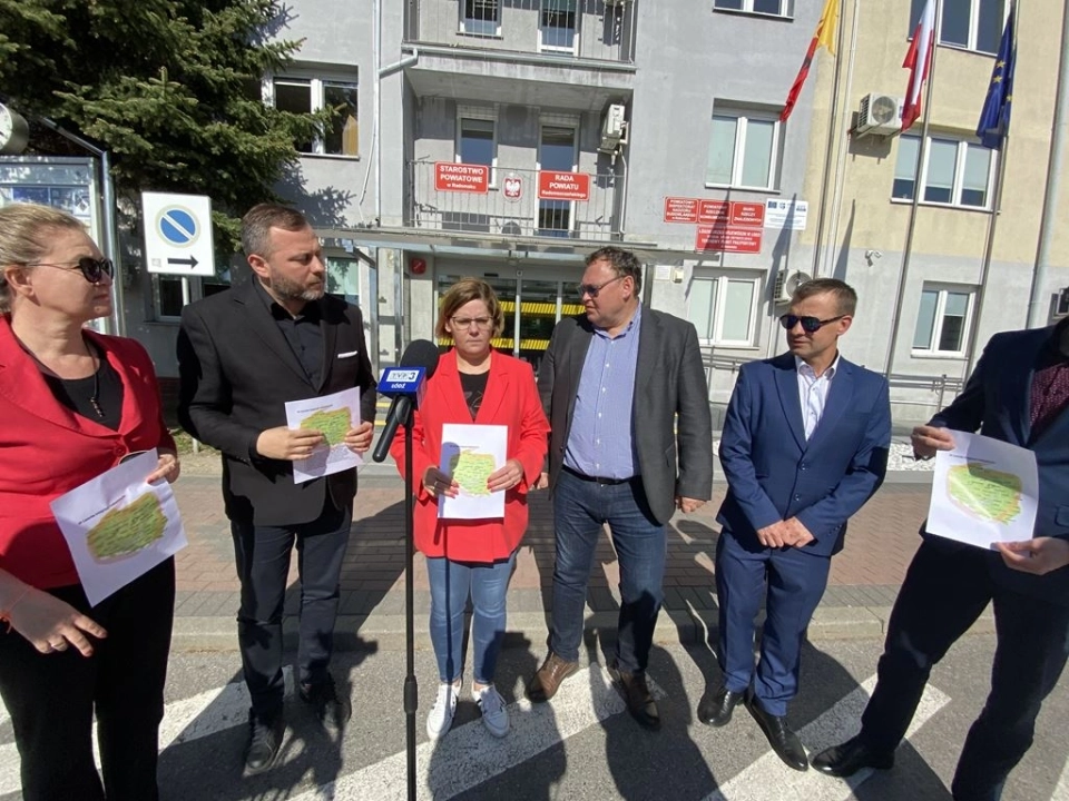 Radni powiatowi z PiS chcą poprzeć protesty ws. Centrum Integracji Cudzoziemców w Piotrkowie