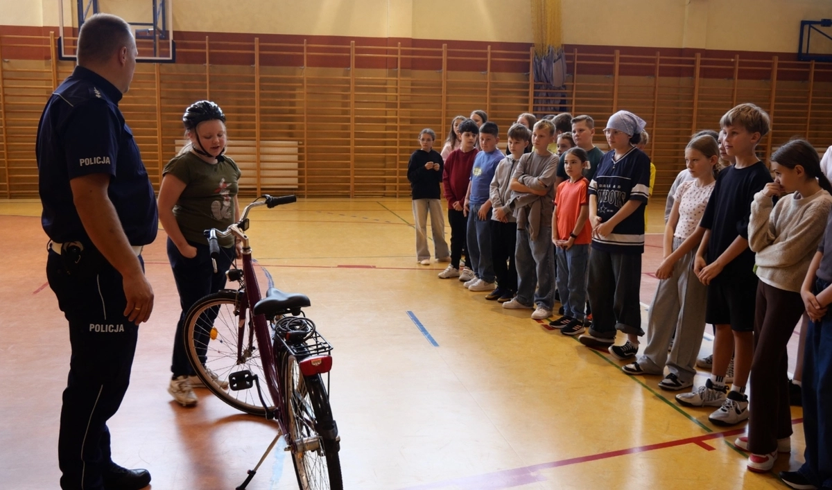 Młodzi cykliści z Przedborza sprawdzili swoje umiejętności pod okiem policjantów