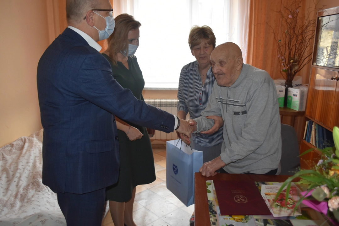 Pan Marian z gminy Kamieńsk świętował 100. urodziny