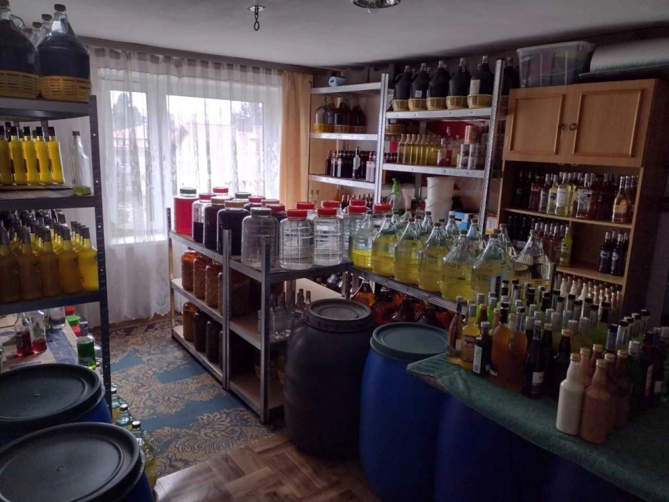 [WIDEO] Funkcjonariusze KAS i KPP w Radomsku zlikwidowali nielegalną produkcję alkoholu