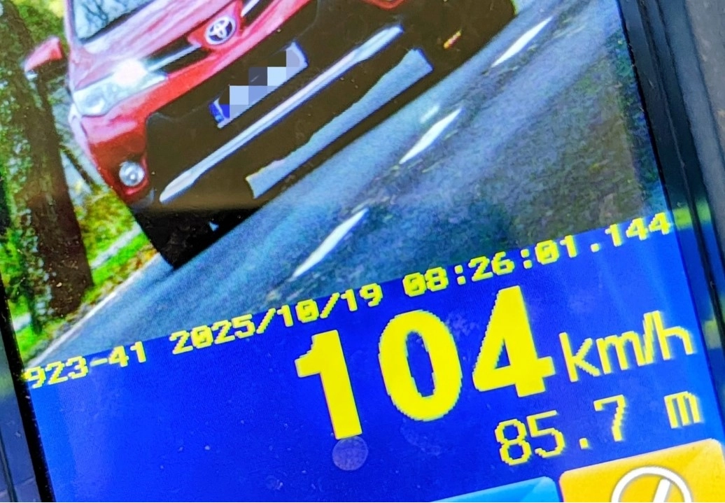 104 i 106 km/h przy ograniczeniu do 50. Konsekwencje były natychmiastowe