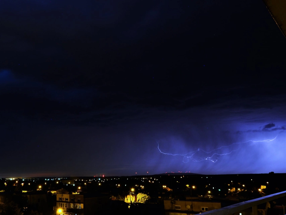 Czerwony alert przed intensywnymi opadami deszczu