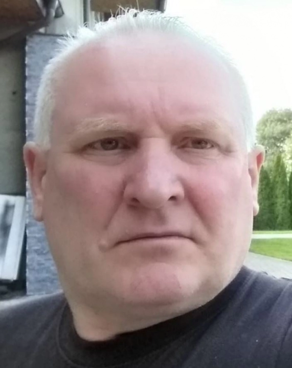 Poszukiwany Jacek Jaworek. Jest podejrzany o morderstwo rodziny w Borowcach