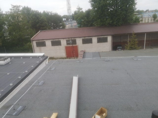 Nowy dach na budynku Centrum Kształcenia Zawodowego w Radomsku