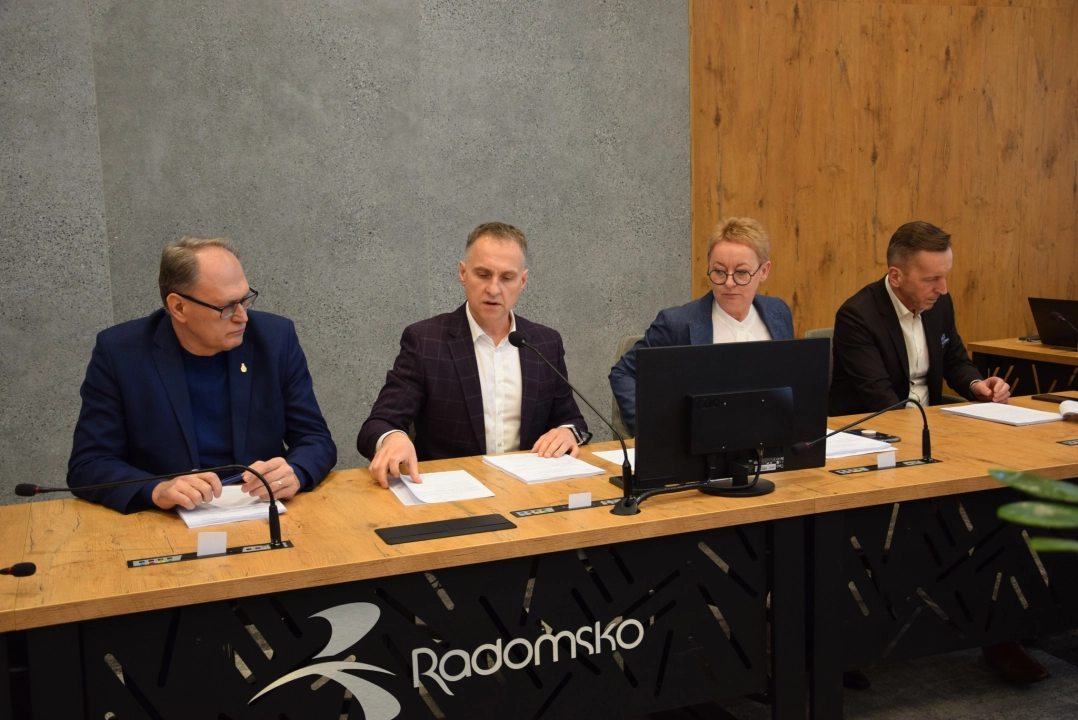 Radni debatowali nad zmianami w budżecie i pełnomocnictwem przewodniczącego