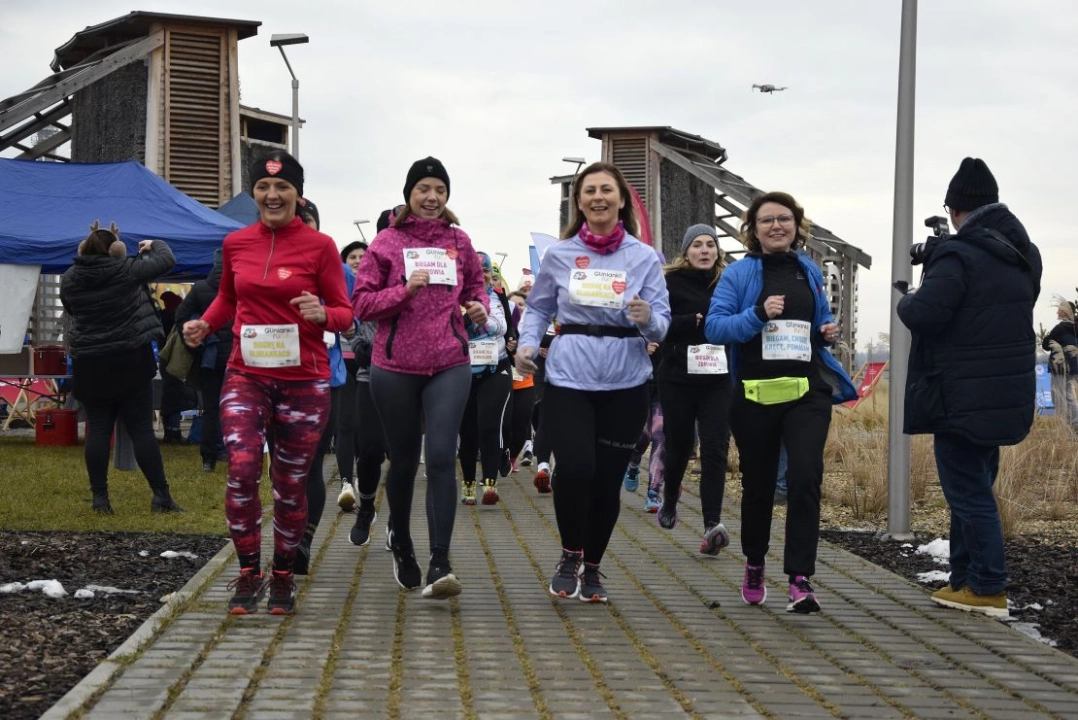 [WIDEO] Glinianki parkRUN w Radomsku. Bieg dla zdrowia i WOŚP 2025