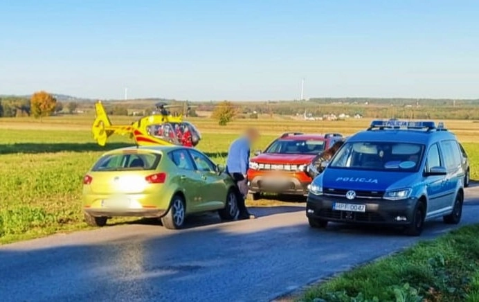 [WIDEO] W Kawęczynie doszło do potrącenia rowerzystki. Kobietę przetransportował do szpitala śmigłowiec LPR