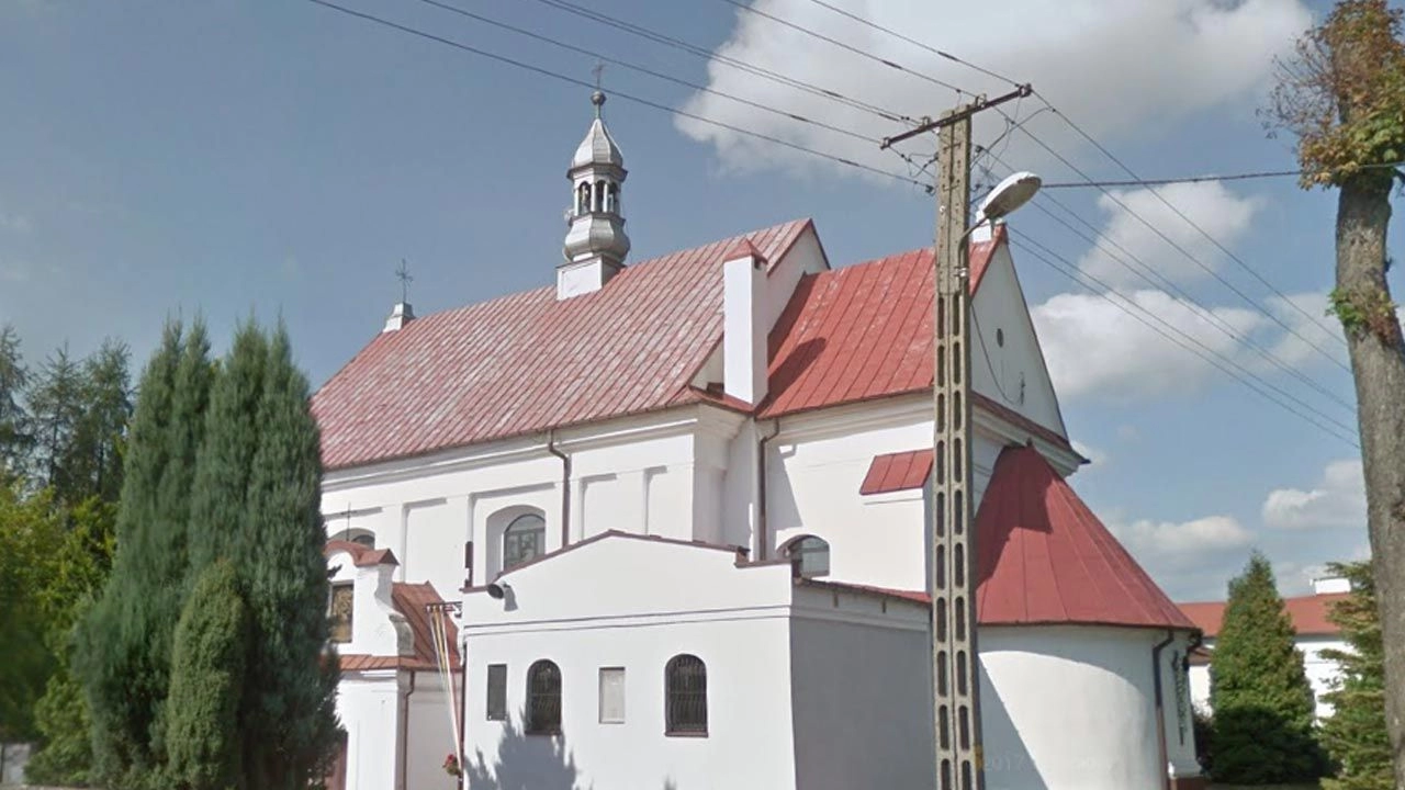 Nieznani sprawcy pobili księdza z parafii w Dmeninie