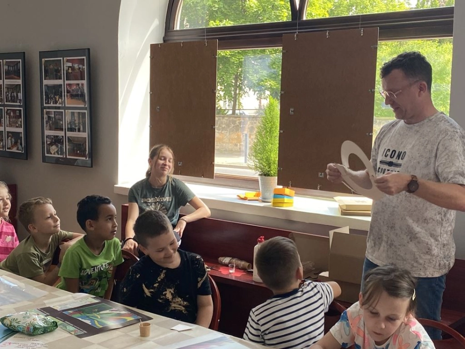 Emocje i wiosna na warsztatach kartonowych w Muzeum Regionalnym w Radomsku