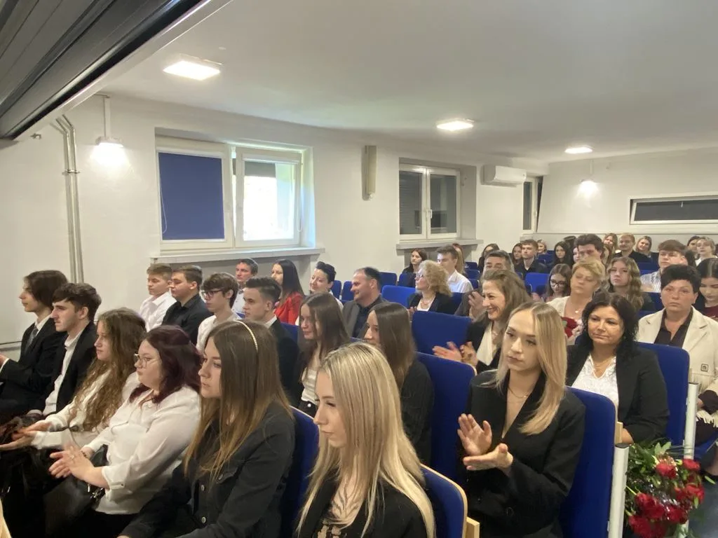 [WIDEO] To był ich dzień. Maturzyści z ZSDiOŚ oficjalnie zakończyli szkołę