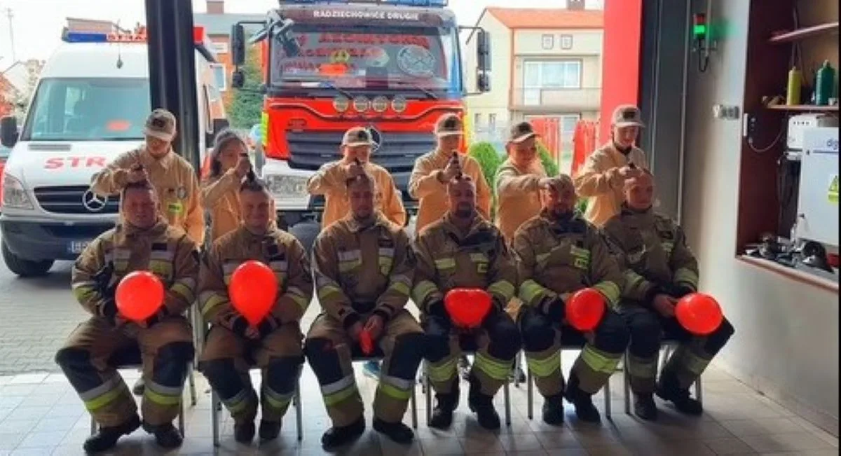 Strażacy z gminy Ładzice w szczytnym celu zgolili włosy
