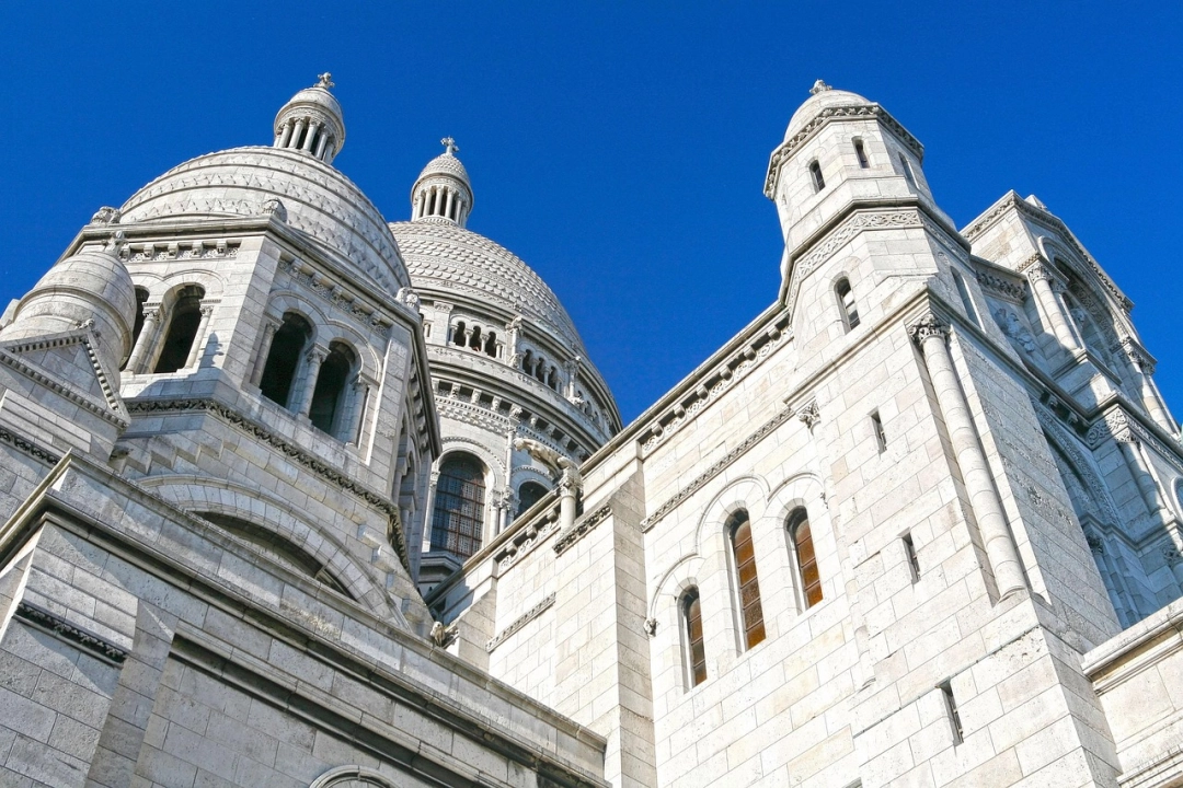 Czym jest sztukateria? Historia i współczesne zastosowania