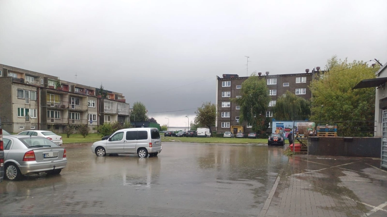 Ulewa w powiecie radomszczańskim. Strażacy odpowiadają na wezwania