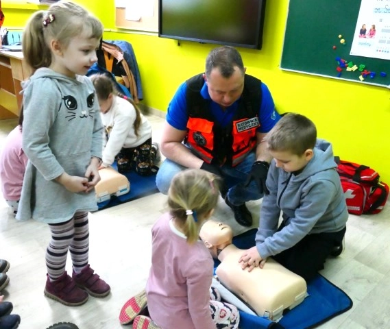 W Dziepółci dzieci poznały zasady udzielania pierwszej pomocy