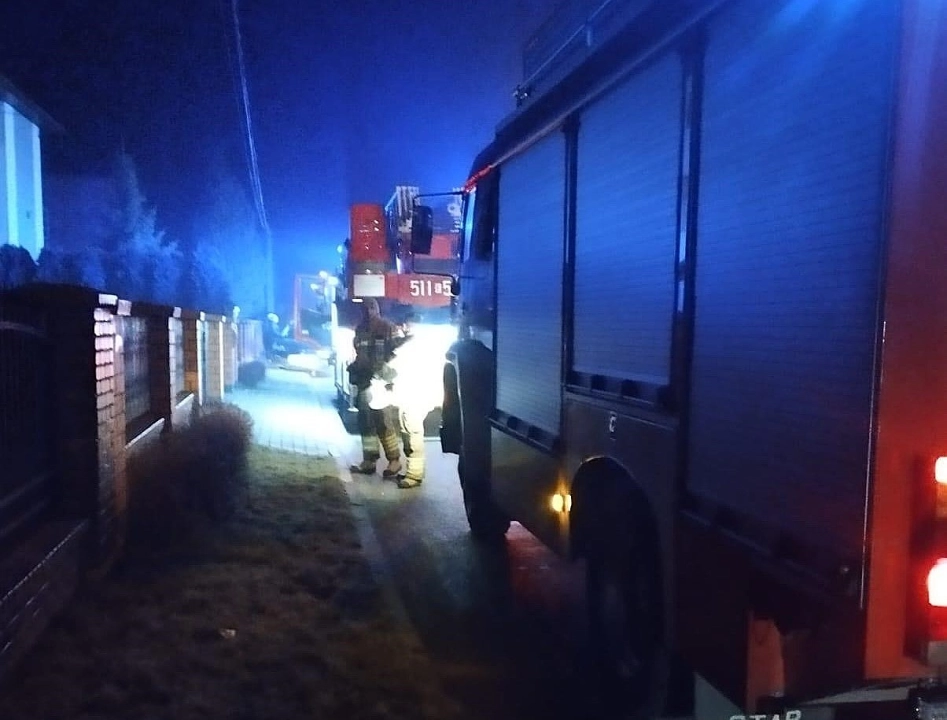 Pożar w budynku wielorodzinnym przy ul. Baczyńskiego w Radomsku - akcja straży pożarnej