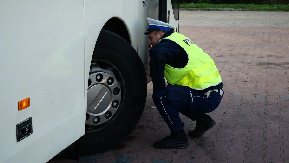 Podczas ferii zimowych policjanci będą kontrolować autobusy. Czekają na zgłoszenia