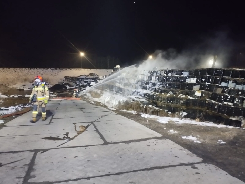 [WIDEO] 200 m² składowiska odpadów objęte pożarem w Płoszowie