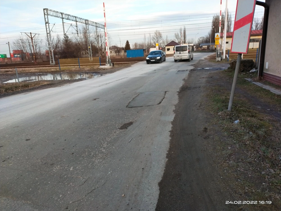 Dziury na przejeździe kolejowym przy ul. Kraszewskiego w Radomsku zostały załatane