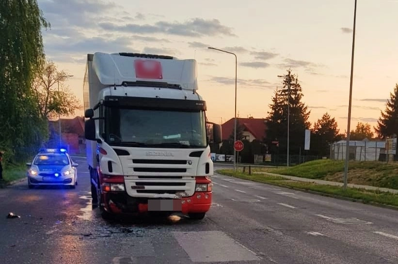 Radomsko: ciężarówka zderzyła się z pojazdem nauki jazdy