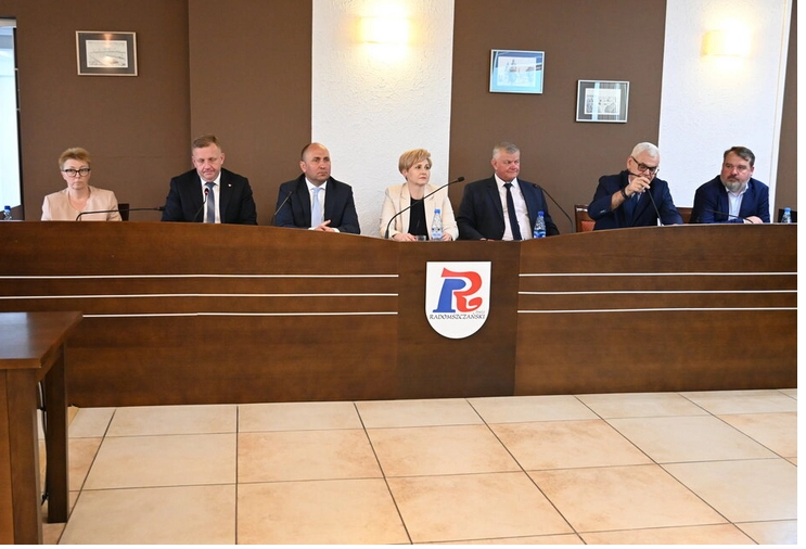Posła Krzysztofa Cieciórę interesują pieniądze na wynagrodzenie zarządu Powiatu Radomszczańskiego