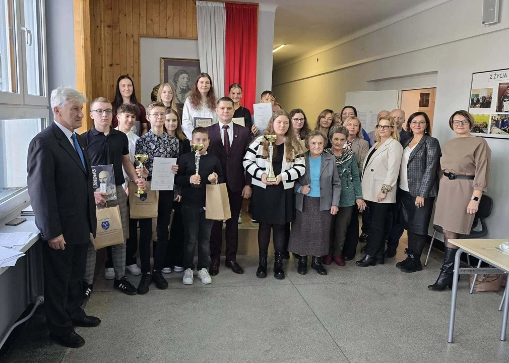 Uczniowie z gminy Kamieńsk rywalizowali w konkursie wiedzy o historii Kamieńska