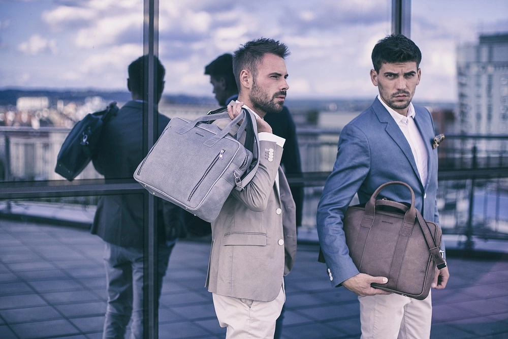 Skórzane męskie torby na ramię: jaka najlepsza do pracy?