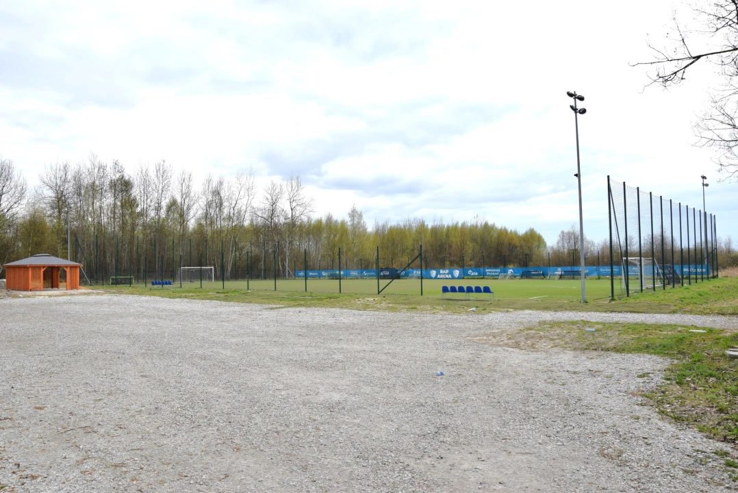 Nowe zaplecze szatniowo-sanitarne przy boisku na Kukuczki coraz bliżej